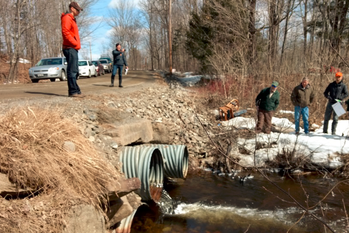 NOAAHabitat's tweet photo. Replacing, removing, or repairing culverts and weirs can improve or restore migratory fish passage! Join @USDOTFHWA next Weds (10/26, 10:30am PT/1:30pm ET) to learn more about a funding opportunity under the new Culvert Aquatic Organism Passage Program. https://t.co/vtg1IqTLCM https://t.co/JGWrGRX8E1