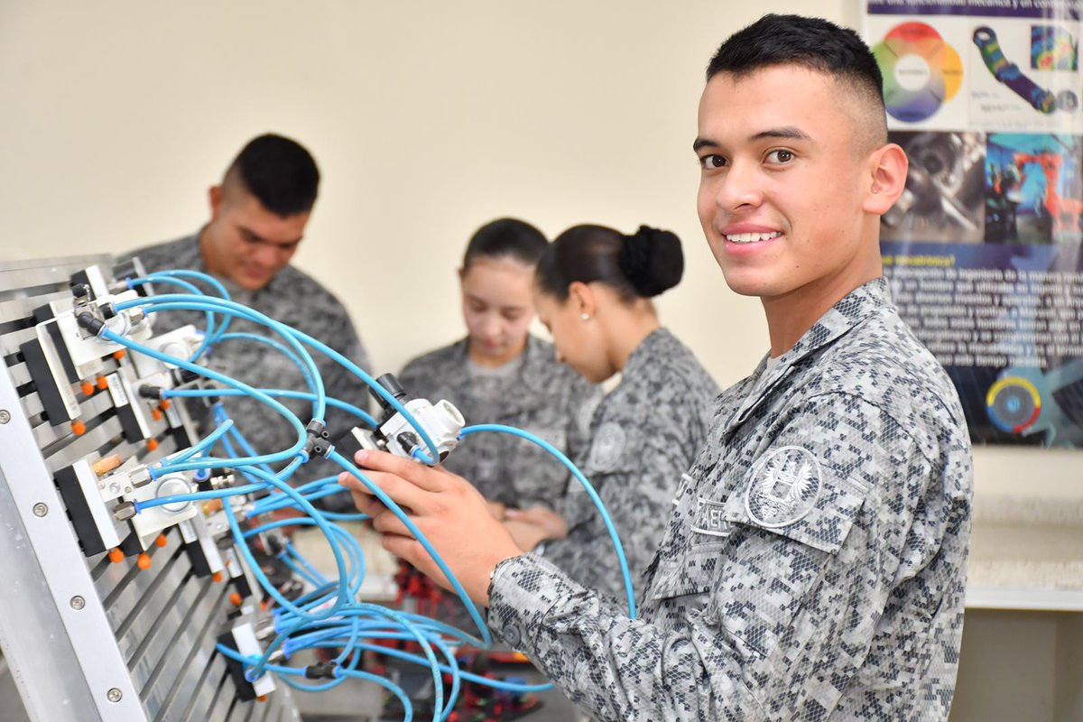 FuerzaAereaCol's tweet photo. La Escuela Militar de Aviación, alineada a la Estrategia para el Desarrollo Aéreo y Espacial, recibió la notificación de la acreditación internacional ARCUSUR para los programas de Ingeniería Mecánica e Informática.

➡️ https://t.co/U2YnX0aEtP

#MiFuerzaAérea🇨🇴
#AdAstra🚀#EMAVI https://t.co/7HYbhhSFeD