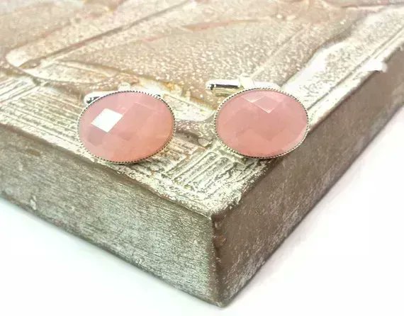 DesignsbyAudrey's tweet image. Sweet Pink Cufflinks, Oval Rose Quartz Cufflinks by #DesignedbyAudrey Awesome men's #handmade accessories and jewelry buff.ly/3RKXkVu via @Etsy