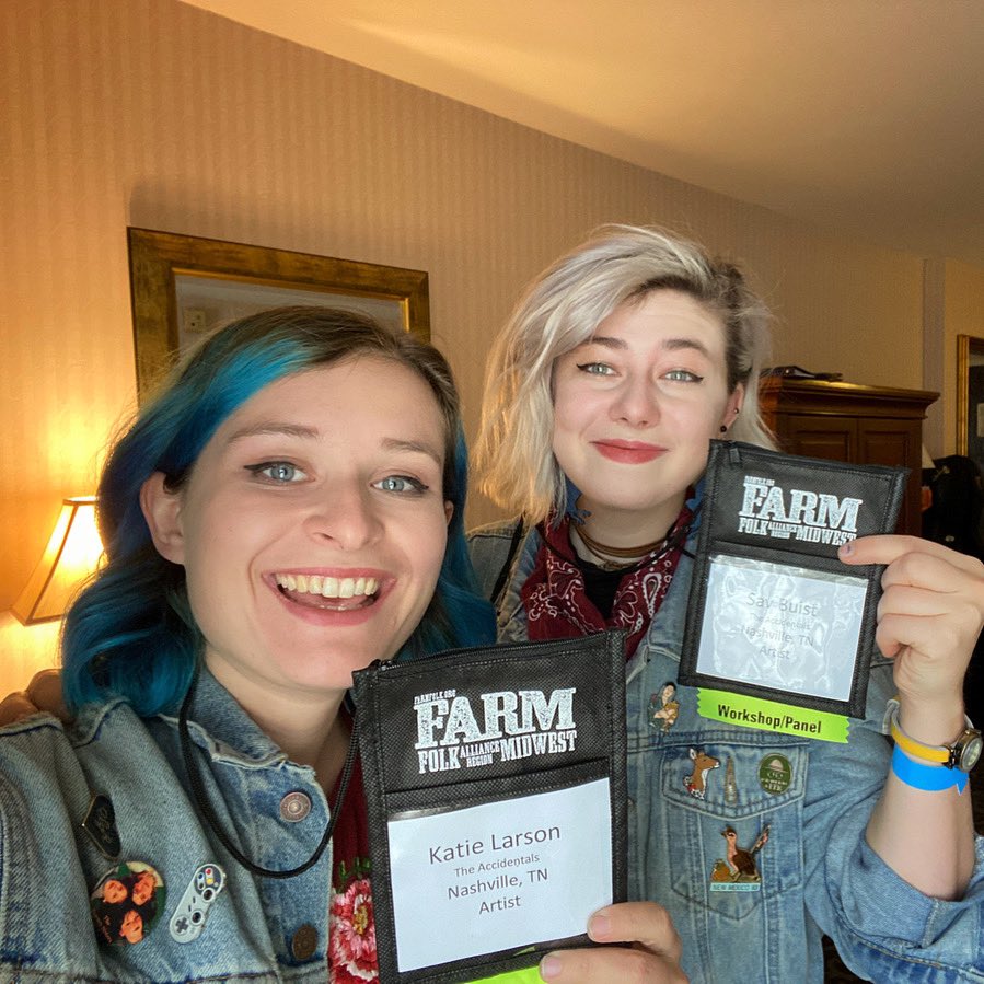 Denim clad, caffeinated, and stoked to be hopping in on a panel with Susan Werner, <a href="/elexadawson/">Elexa Dawson 🐝</a> and Joel Mabus moderated by <a href="/anniebacon/">anniebacon</a> at @farmfolkfai this afternoon! #folkalliance #folkalliancemidwest