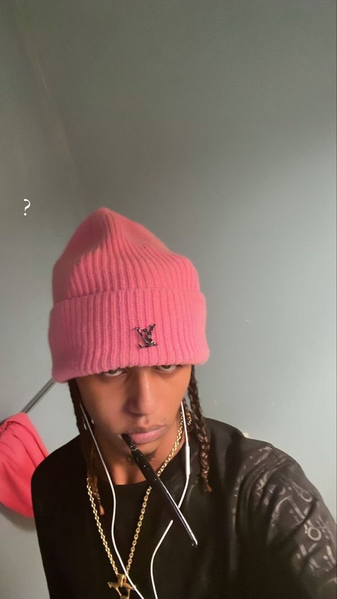 23maad's tweet photo. Luv resval ,repose en paix jeune roi du rap francais à la plume inégalable unique et inimitable à jamais dans nos cœurs tu avais tant de chose à donner encore ..#luvresval https://t.co/XHpyVbH7Pd