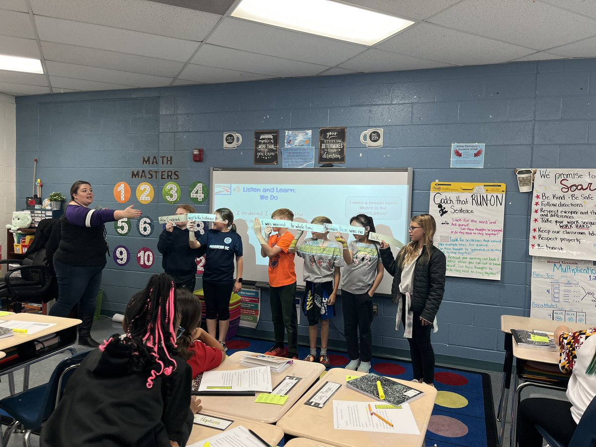 SolleyAACPS's tweet photo. Our #aacpsawesome students in @MissOswinkle’s class worked together to catch a run on sentence and separate the two thoughts with the correct punctuation. #solleysoars https://t.co/VxlfcR71Os