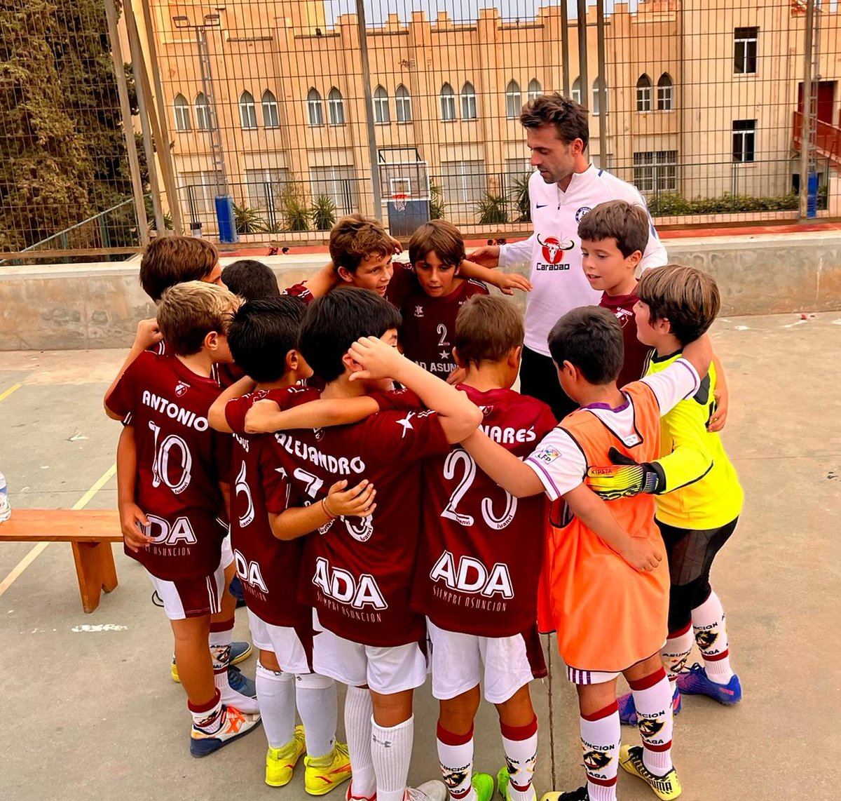 ADasuncion's tweet photo. El Benjamín A ⚽ gana 6-4 un reñido partido amistoso contra @RCMediterraneo realizando muy buen juego todo el equipo 💪🏻
#TuColeTuEquipo
➕⛵⭐ https://t.co/5BDZlLxVez
