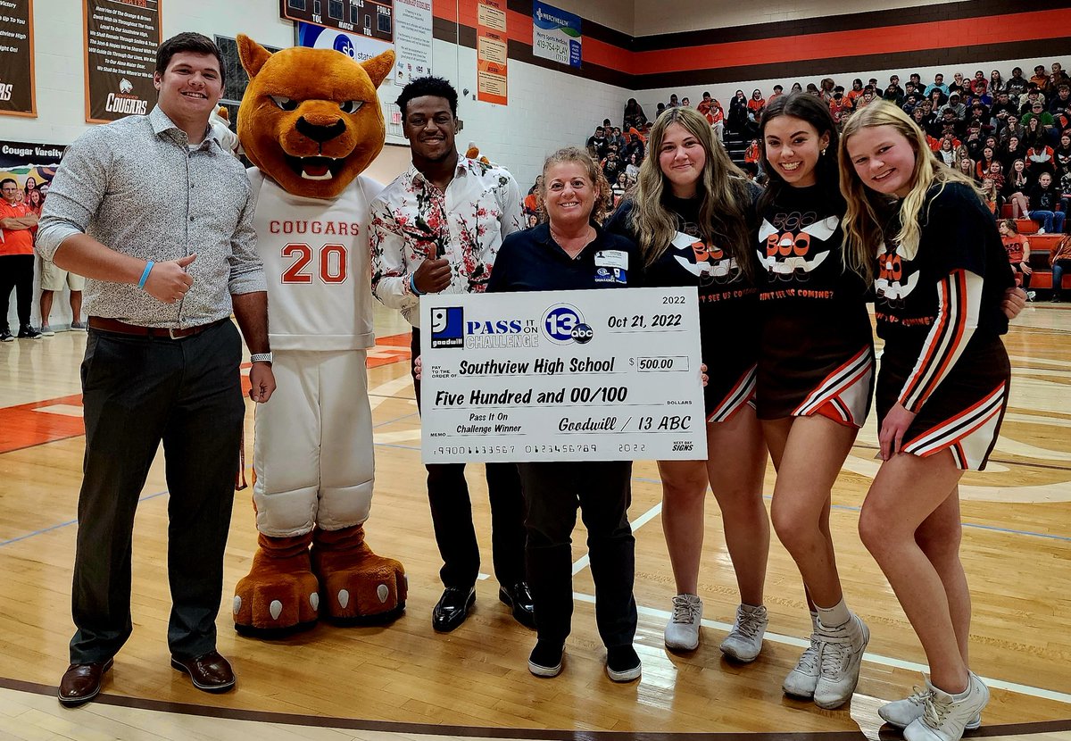goodwillnow's tweet photo. @southviewcougar @NVHSWildcats @SylvaniaSchools @13abc Week 10 is a wrap! 6,620lbs of donations were collected! SV takes the win collecting 3,500lbs! NV collected 3,120lbs! Thank you to both communities for supporting Goodwill &amp; good luck to both in tonight's game. #goodwillnow https://t.co/xZKrW7emcp