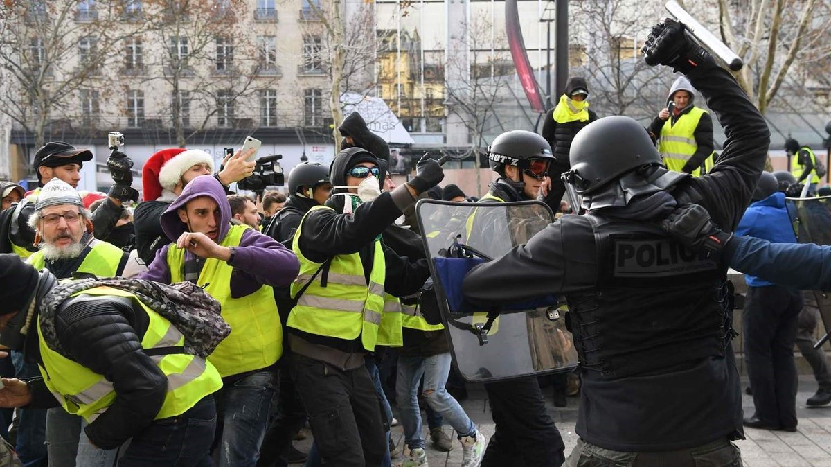 seydekhoda's tweet photo. Ni de ce côté, ni de ce côté, mon pénis à l'Elysée
#FranceProtests
#France_Protests https://t.co/iTYwhBqt41