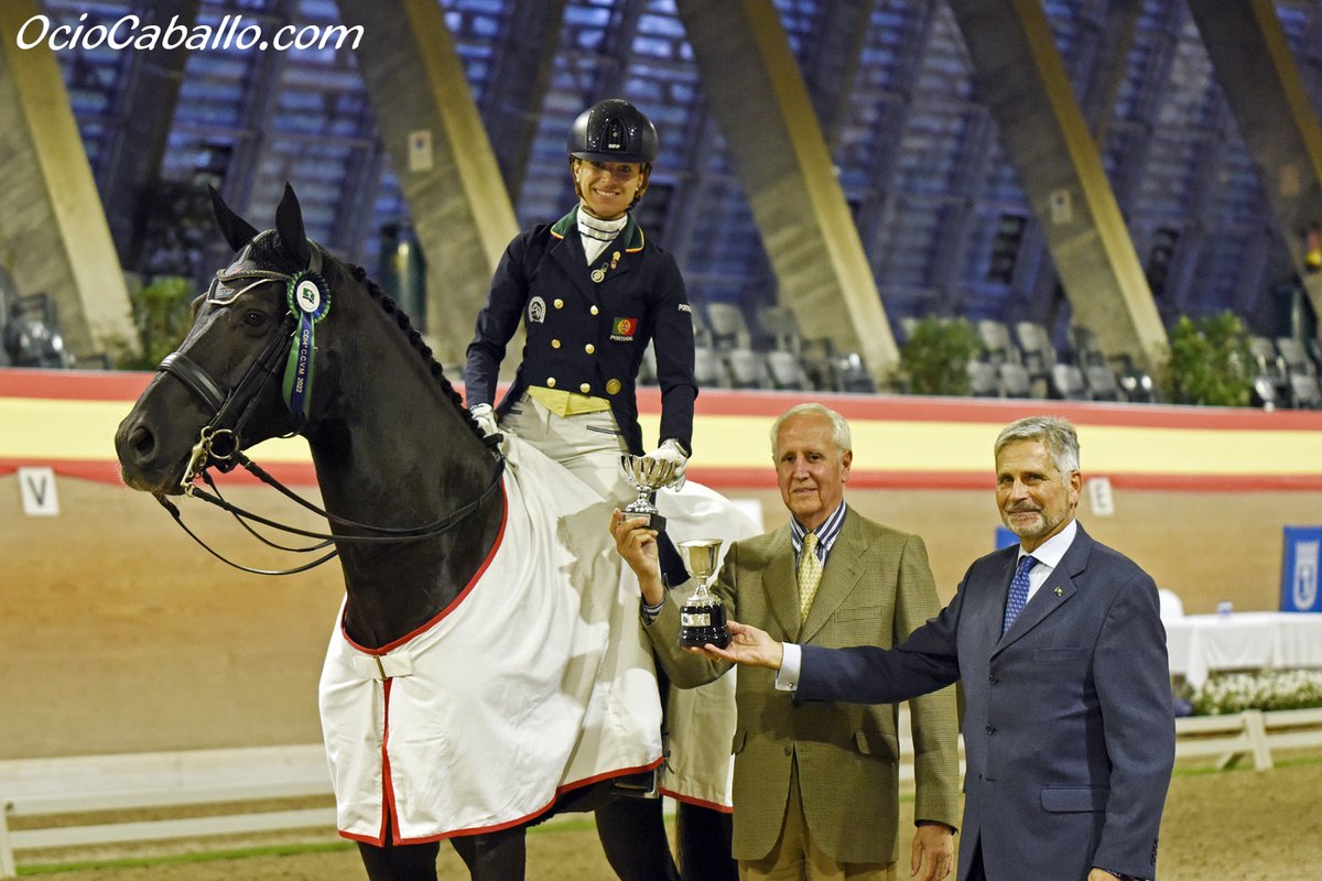 OcioCaballo's tweet photo. María Caetano conquista el Gran Premio en el CDI4* Copa del Rey del Club de Campo | FOTOS 📸

✏️NOTICIA COMPLETA EN: https://t.co/mXEBCtKset https://t.co/TXsGp1fgjm
