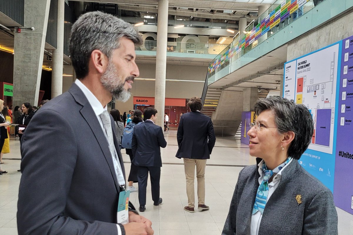 UlpianoSuarez's tweet photo. En el marco de @c40cities nos encontramos con @ClaudiaLopez alcaldesa de Bogotá y conversamos sobre la realización del Congreso anual de la Red Iberoamericana de Ciudades @CIDEU, que se realizará el año próximo en la @ciudaddemendoza.
#UnidosEnAcción #C40Summit https://t.co/mIB2Ee9LFM