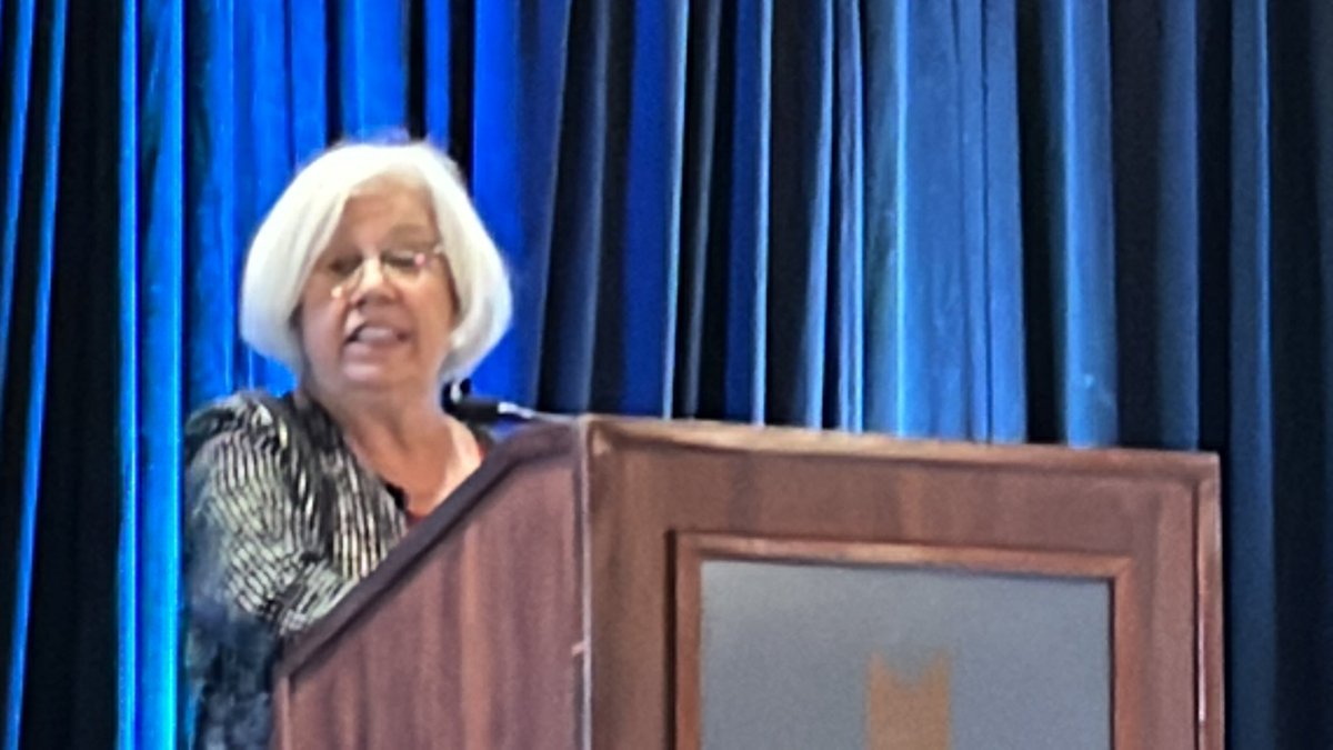 At the @OHAnetwork LA conference, the incomparable Vicki Ruiz, who has trained 4 generations of oral historians. A personal role model for moi. #oha2022