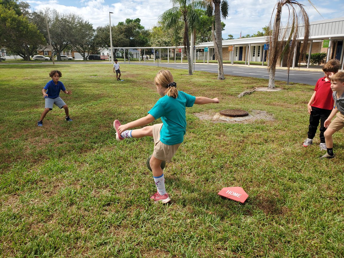 In third grade we play kickball and have ice cream sandwiches to celebrate reaching our Reading Count's Goal for the first quarter. 🎉🎉 <a href="/TommieBarfield/">Tommie Barfield</a> <a href="/Dolangtbe/">Mrs. Dolan</a> <a href="/MrsMatthiesen/">Kelsey Matthiesen</a> <a href="/MrsDanaBruce/">Dana Bruce</a>