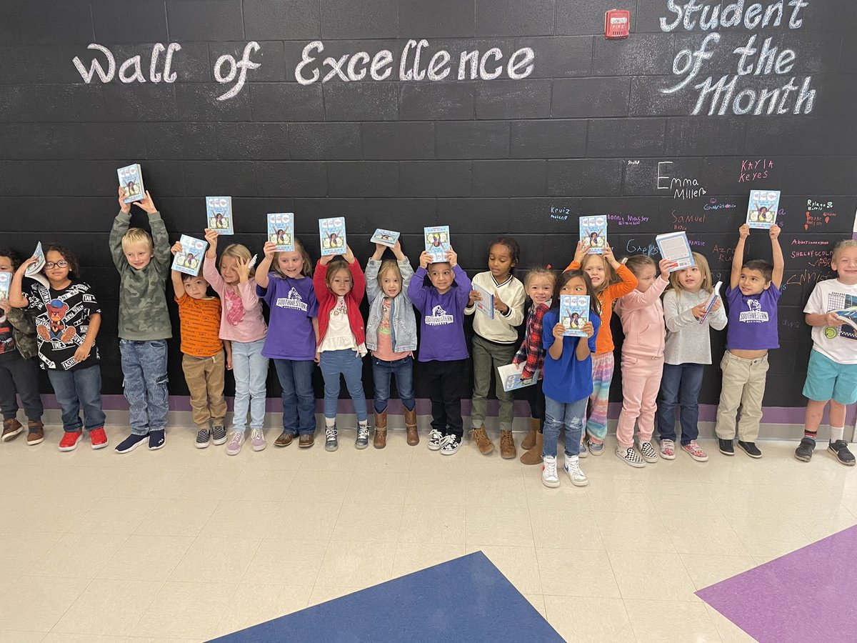 jsojuro's tweet photo. @mtwisdale1 @McLakeesha ADR is active @SWEStangs !!! Everyone received their book today with a little help from Mr. Belcher! #adr #BuildingtheBestSPS #SWESuccess https://t.co/VjmXr9syNw