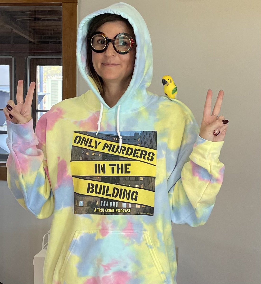 Mslbc513's tweet photo. How it started vs How it’s going 🦜 🩸@OnlyMurdersHulu #omitb #onlymurdersinthebuilding #whokilledbunny https://t.co/egam4tJFW0
