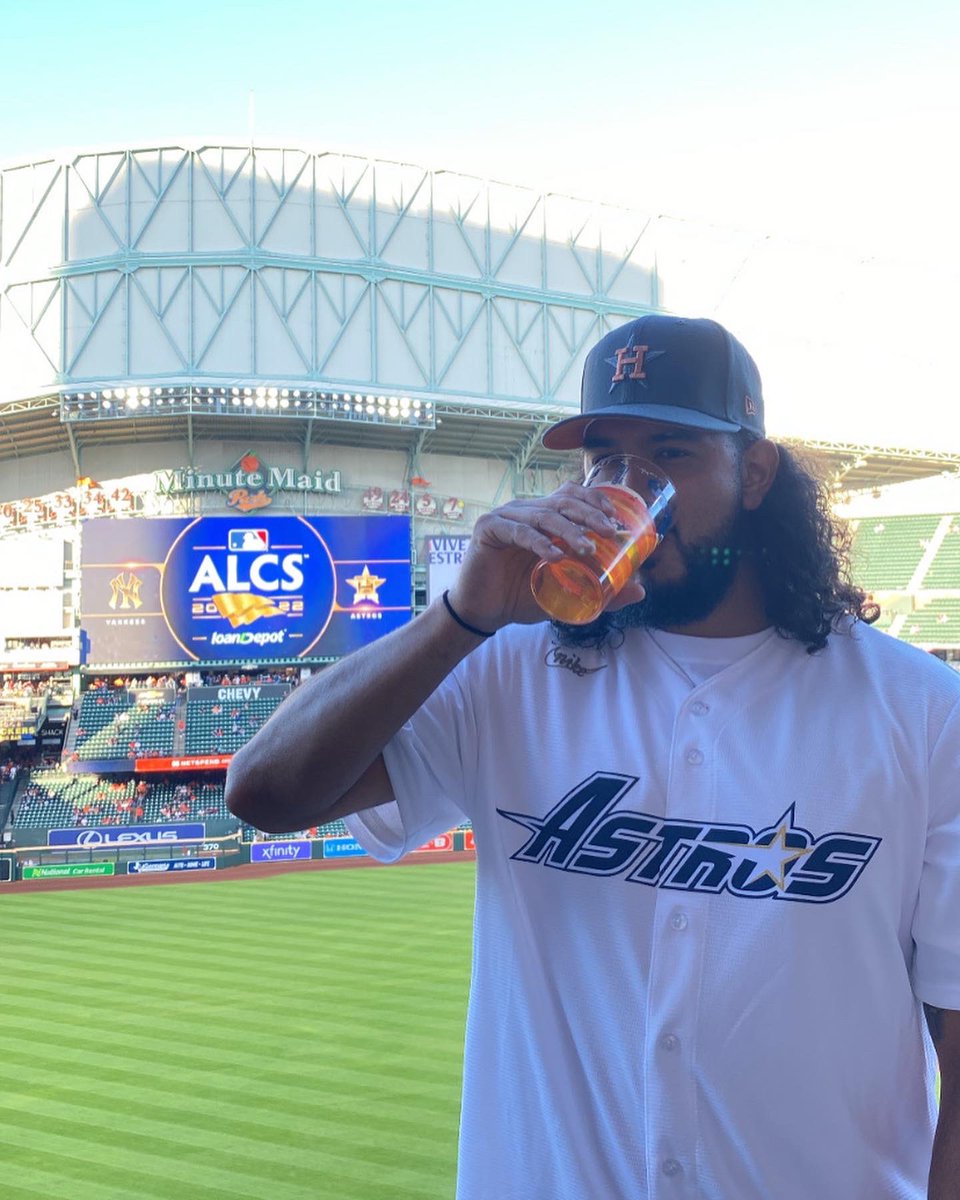 JCjamms's tweet photo. October baseball in the H 🤘🏽 https://t.co/M8GBY6GHJ3