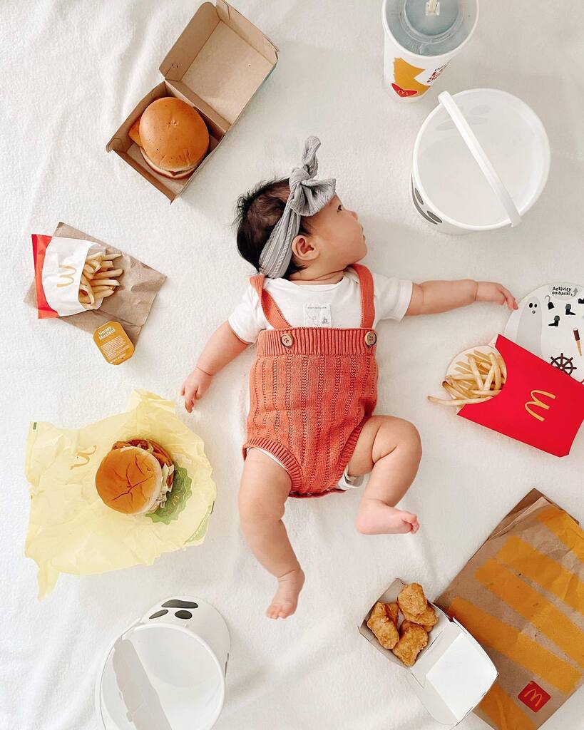 CarbZombie's tweet photo. Mom is a millennial, so I was her perfect excuse to get #BooBuckets 👻 • @mcdonalds • #carbzombie #eeeeeats https://t.co/ABYFMX3qk5 https://t.co/kiTwaU6CSX