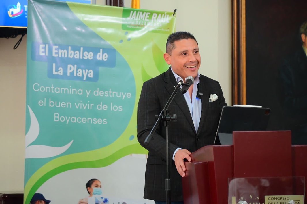 FunemeAlejandro's tweet photo. Junto a entidades y líderes de la comunidad, participamos en  Audiencia Pública en la @CamaraColombia, para buscar una solución definitiva a la problemática medioambiental que se registra en el Embalse La Playa. https://t.co/cChz3zX38v