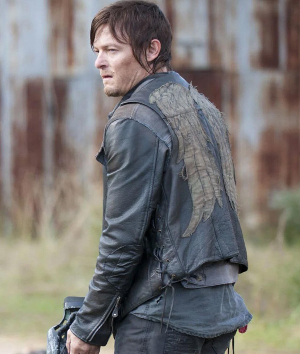 WalkingDead_AMC's tweet photo. Which #TWD clothing item would you rather wear?

Cast your vote by RETWEETING for Daryl's vest or a LIKE for Princess' Coat! https://t.co/pCr3Cq6SHW