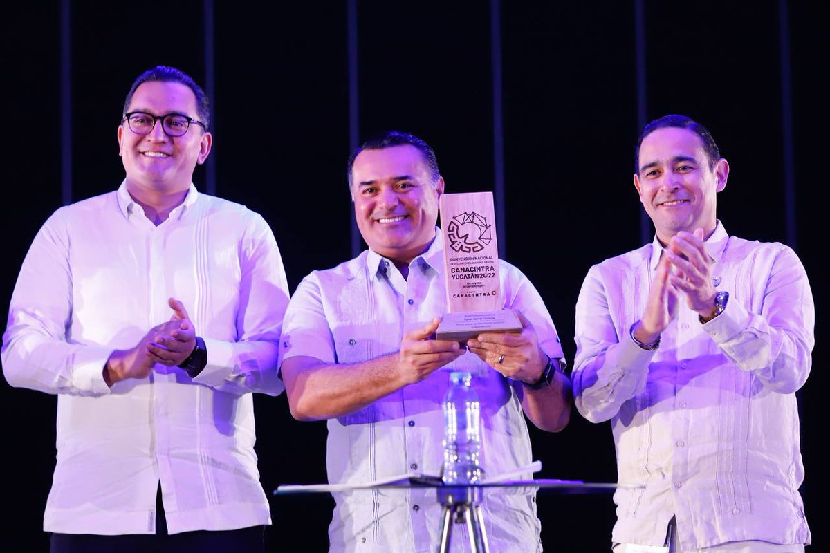AyuntaMerida's tweet photo. Continuando con las actividades de la Convención Nacional CANACINTRA 2022, esta mañana el Alcalde @RenanBarrera ofreció la ponencia "Mérida, Momento y oportunidad", https://t.co/nmF4nlwYwN