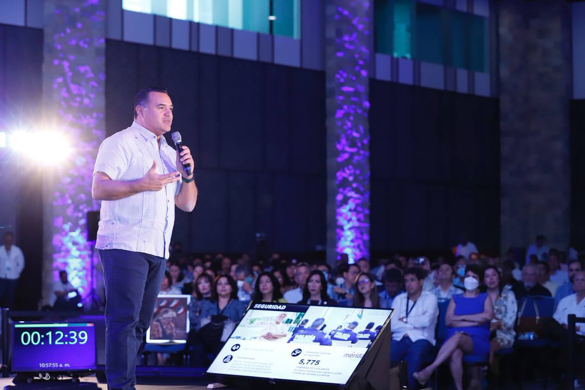 AyuntaMerida's tweet photo. Continuando con las actividades de la Convención Nacional CANACINTRA 2022, esta mañana el Alcalde @RenanBarrera ofreció la ponencia "Mérida, Momento y oportunidad", https://t.co/nmF4nlwYwN