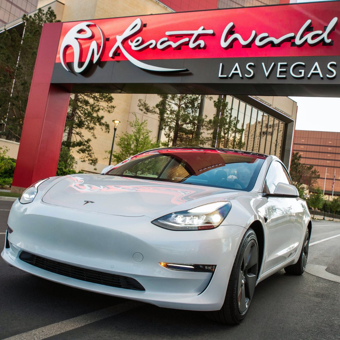 Want to drive in style while keeping it eco-friendly?⚡️🌳Stop by the @EVolveRentalsLV booth located by the South end of the District or simply follow the link in stories to rent your Tesla ride today.🚗 rwlasvegas.com/pre-arrival-se…