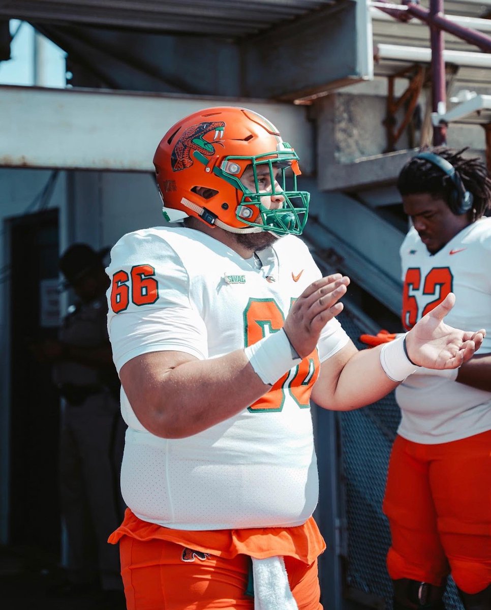 CoachDemas's tweet photo. Blessed🐍 https://t.co/fACKEg5y9t