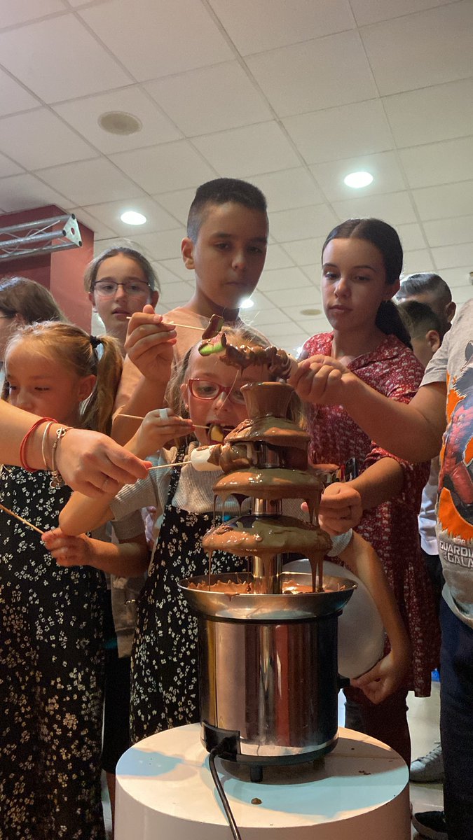 Hui ha sigut el berenar del nomenament infantil.

Hem acomiadat a Aroa i Unai i hem rebut als representants infantils de l'any 2023, Iker i Noelia. 

Una vesprada molt dolça que hem gaudit moltíssim.