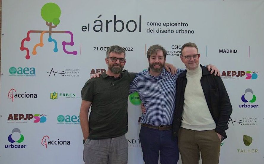 AEPJP's tweet photo. 👉Compartimos momentos de una jornada marcada por el compromiso con los bosques urbanos, la alegría y las ganas de continuar impulsando la naturaleza.

#AEPJP #AEA #AEP #JornadaEnVerde

@ACCIONA #Ebben #Inditec #JardínMovil @plantarea @RainBirdCorp #Tahler @urbaser_ https://t.co/65Sl5Eaih4