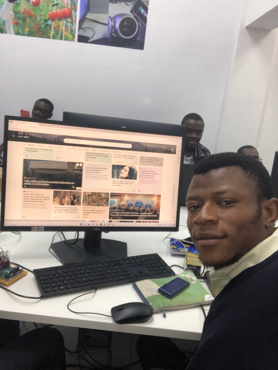 NgalamulumeMar1's tweet image. Nous, membres de la #stemdrc nous remercions madame #sandrinengalulamubenge et toute son équipe de #stemdrc pour cette formation riche en couleur, sous thème : "la découverte de la 3D et la programmation des microcontrôleurs" que Dieu bénisse leurs efforts sans oublié #orangdigit