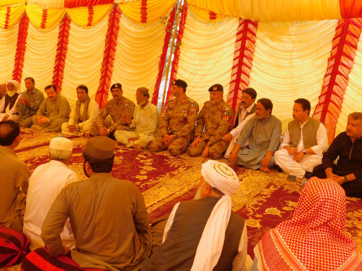 Pakistan__Force's tweet photo. Corps Commander visited the house of former Chief Justice Balochistan High Court Muhammad Noor Maskanzai Fateha for former CJ BHC
https://t.co/sjWmknydBd https://t.co/CCQ36yvGV3