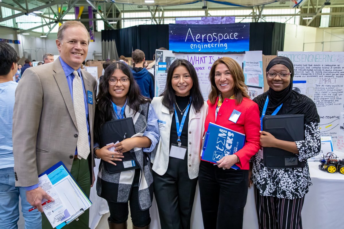 MassEducation's tweet photo. .@Mass_STEMHub's Student Showcase with @PBLWorks brought together industry partners &amp; students across MA for #MassSTEMWeek, to find solutions to the question “How can we prepare &amp; inspire people in Massachusetts to pursue STEM careers that have the greatest potential for impact?” https://t.co/bcA46ants9