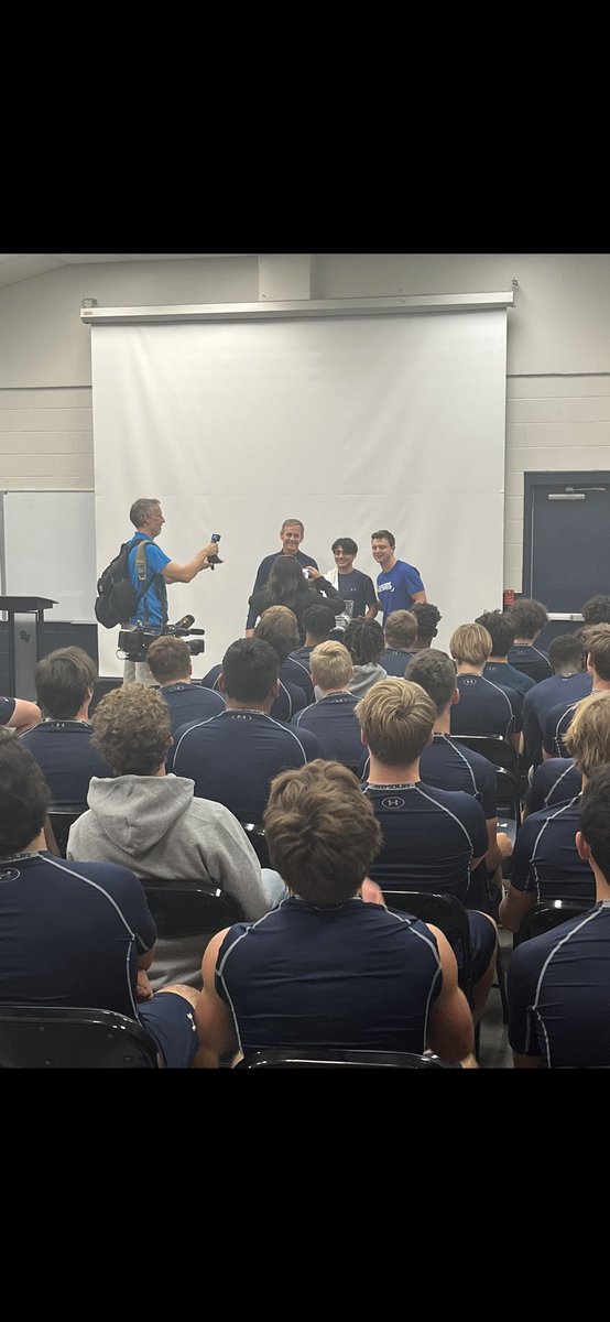 BMar1842's tweet photo. Special day for Brayden Bafidis receiving the KENS 5 Play of the Week! Congratulations!! @SV_RangerFB @SV_Rangers @cisdnews @DrChapmanCISD @MandyEpley https://t.co/JfI6jcw4cK