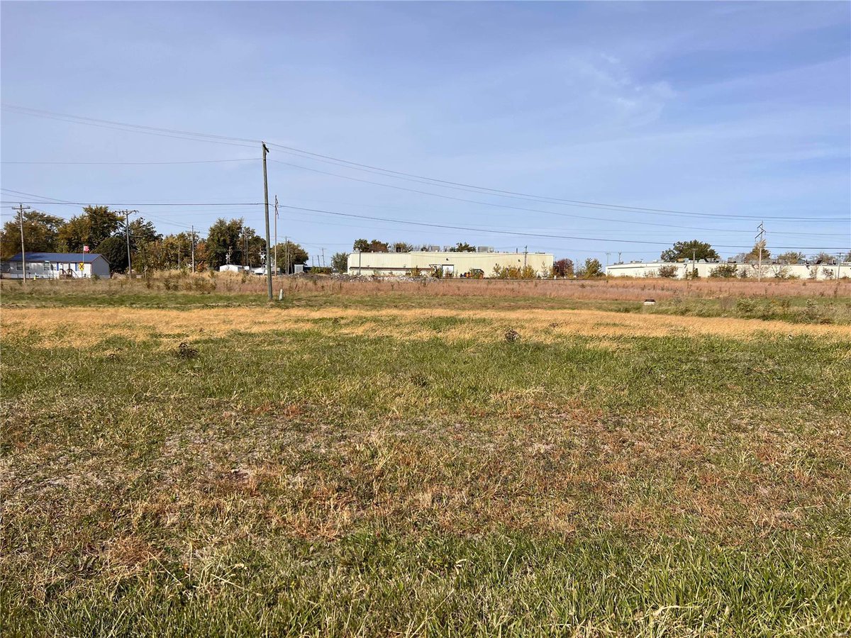 lyndseybushc21's tweet image. Just Listed in #MonroeCity #MO. 800 E Dover Street! Please retweet!  tour.corelistingmachine.com/home/5SMAL3