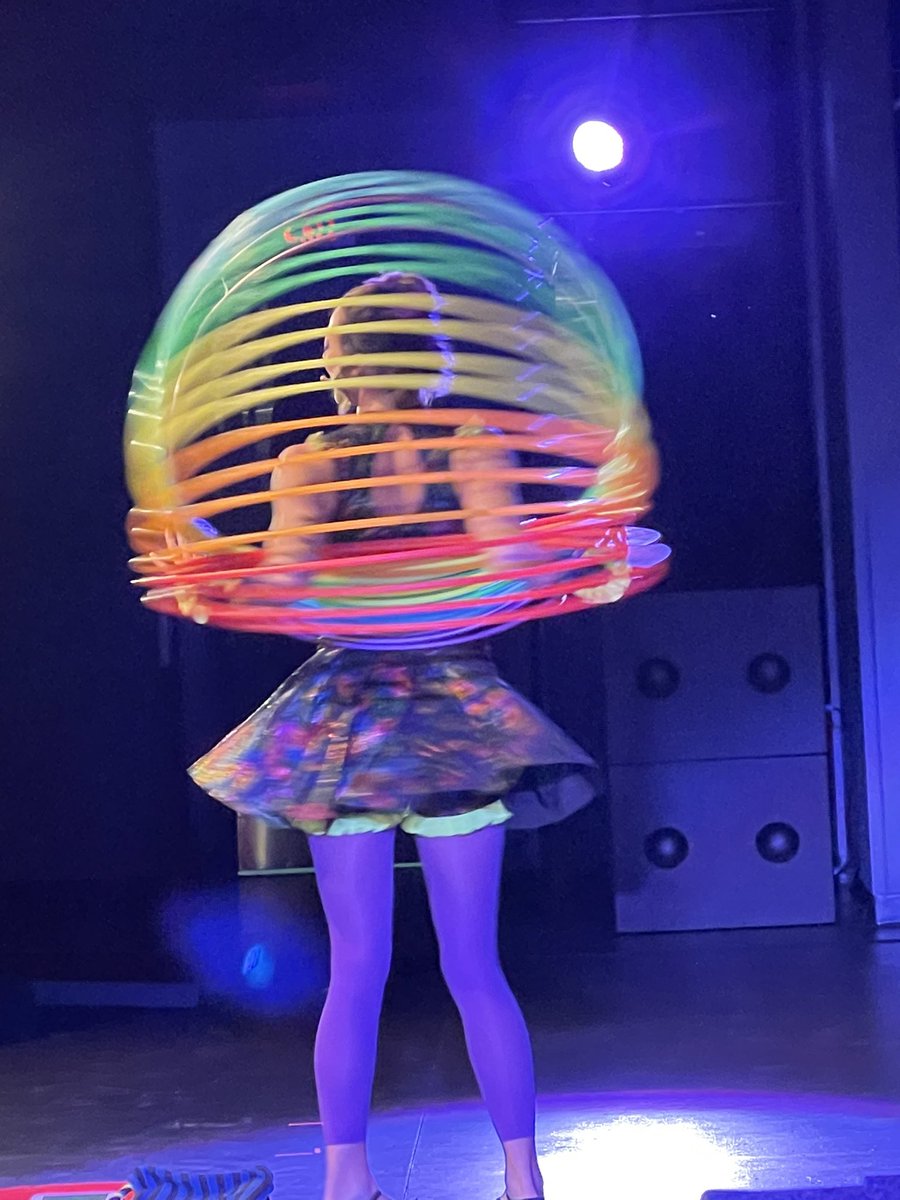cindymcleod's tweet photo. Amanda Panda at #abshowcase #kidsentertainer #funwithhoops #hoopsmaster #hulahoops https://t.co/WpEdUQIHGw