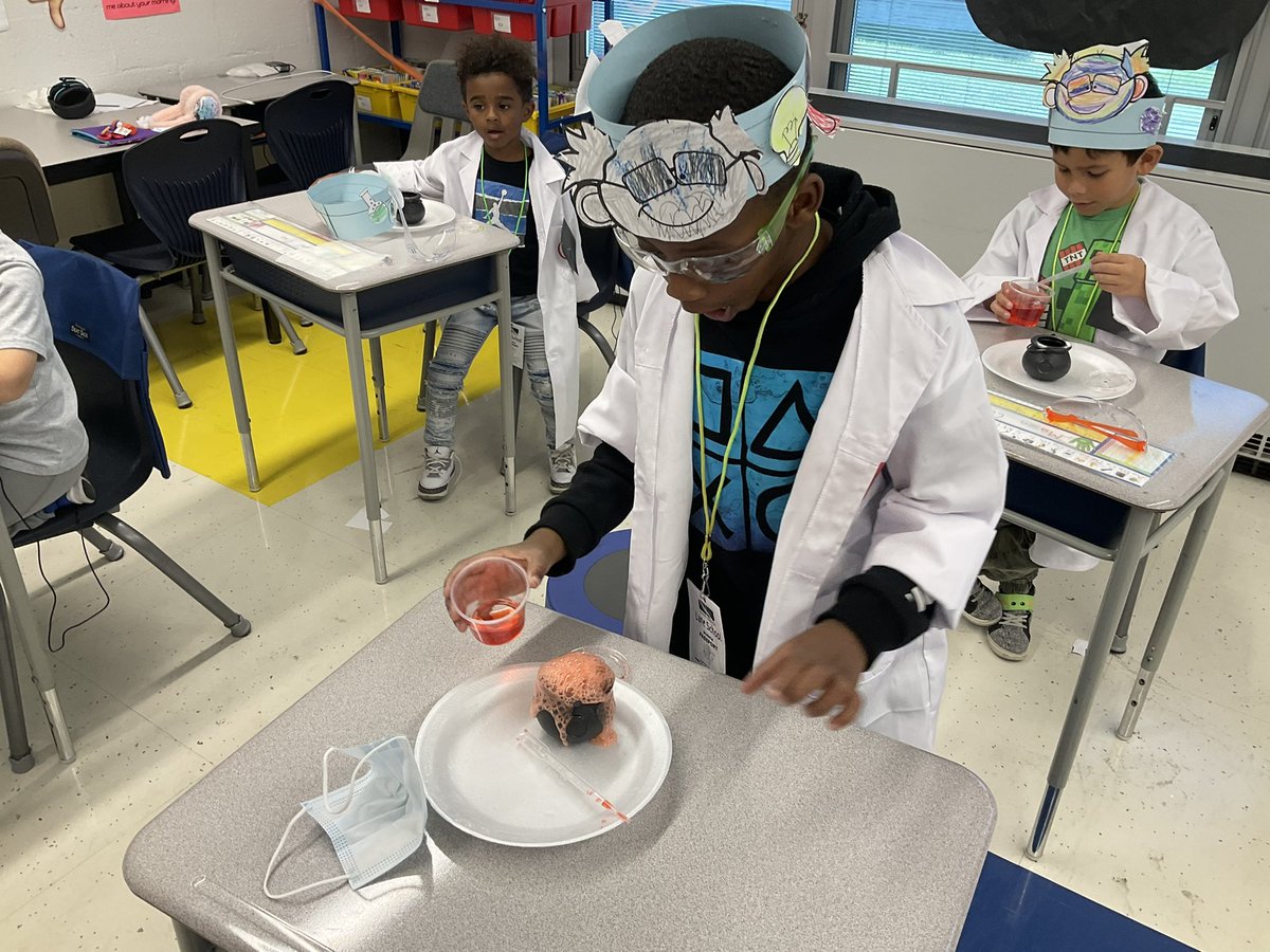 _hase1's tweet photo. We had so much fun being mad scientists on Rock Your School Day! #lane126 https://t.co/ATxZAYOuXV