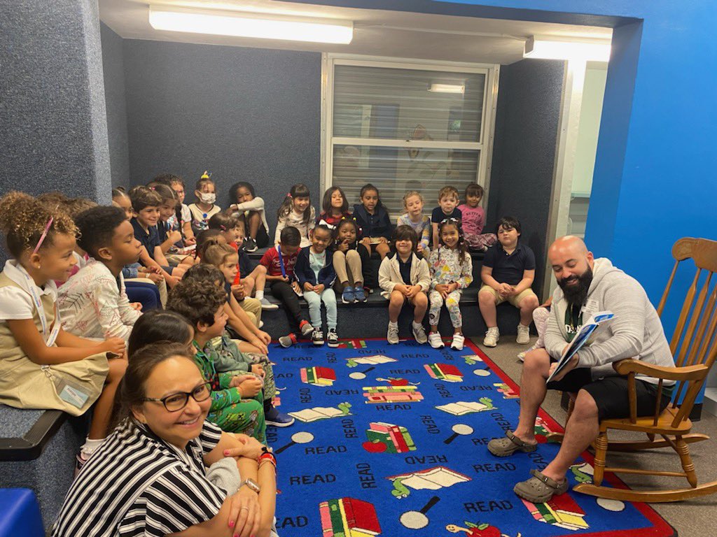 TreasureElem's tweet photo. Parents day read aloud 📖….the power and importance of reading aloud and sharing stories with children is awesome. @TreasureElem @MDCPSTitleI @MDCPSAcademics @MDCPSNorth @SuptDotres @verenanro ⭐️ https://t.co/5jDzpOZajP