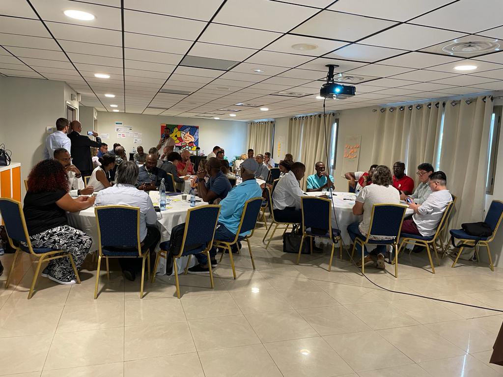 ARDI_GDI's tweet photo. @ARDI_GDI aux ateliers collaboratifs du Schéma global du numérique de Guyane. L’intelligence collective 👈🏾👉🏾d’idées fortes : réseau/maillage des territoires en #Tiers-Lieux sur les questions du numérique, #innovation sociale, #développement économique https://t.co/u9eWFIxvGz
