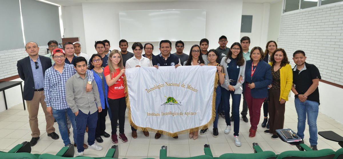 web_itapizaco's tweet photo. Abandera el M.C. Sergio Rosales Aguayo, Director del Instituto, a los 5 equipos del campus, ganadores de la etapa regional  InnovaTecNM y les deseó el mayor de los  éxitos en su participación en el nacional a realizarse en el Tecnológico de Durango. https://t.co/xajQnHK3ms