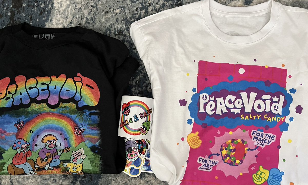 What a lovely surprise from <a href="/peacevoid_world/">eee</a> !

A lit new mug with some new comfy tees 🤯

Eyepatch raccoon hat sticker is also 🔥🔥