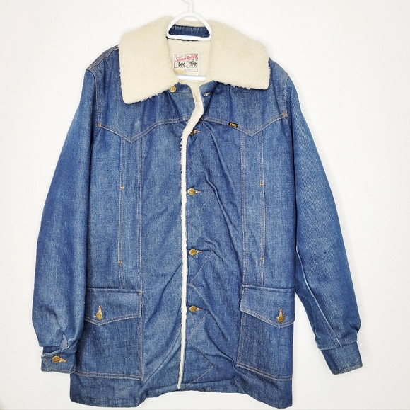 ariventures's tweet photo. So good I had to share! Check out all the items I'm loving on @Poshmarkapp from @PolyAmorousVtg #poshmark #fashion #style #shopmycloset #vintage: https://t.co/J6bzdznNay https://t.co/6CI2cq6e9F