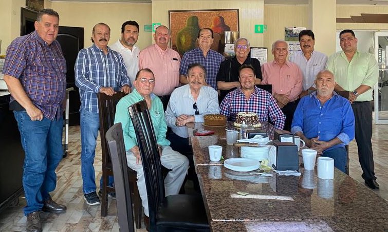 ¡Felicidades  <a href="/JCerecer/">Jose Maria Cerecer S</a>! Me dio gusto saludarte esta mañana y espero la sigas pasando a todo dar mi estimado amigo. ¡Abrazo!… Gracias por las atenciones <a href="/JFelixholguin/">Chuy Felix Holguin</a> y amigos de la Mesa Plural.
