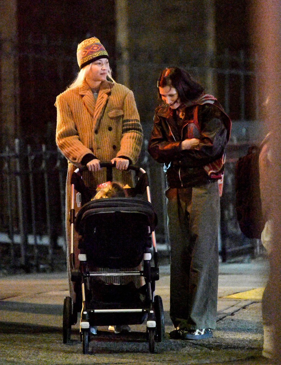 October 20th: Gigi Hadid, Bella Hadid and Khai out and about in New York. 

gigihadiditalia.sosugary.com/gallery/