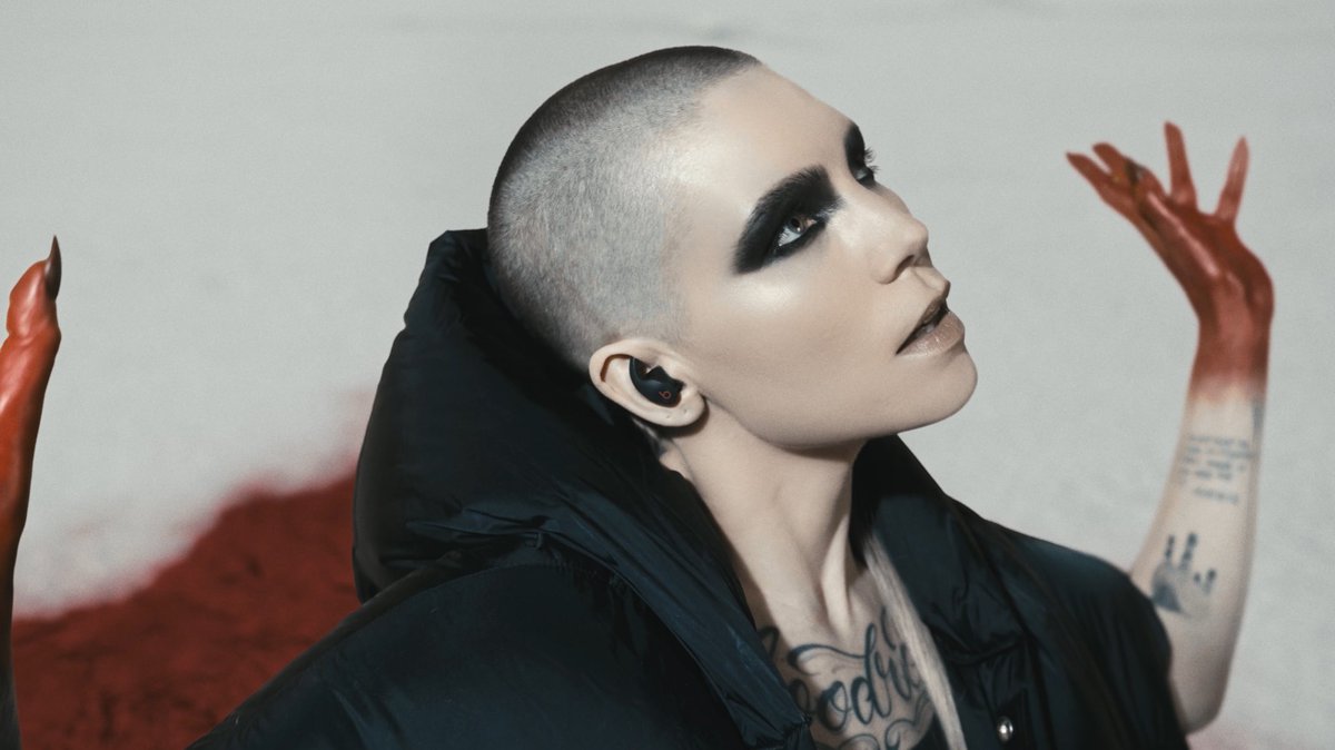 🎵: “Vampire at The Swimming Pool” - @SkylarGrey Watch Now: beats.is/SkylarGrey