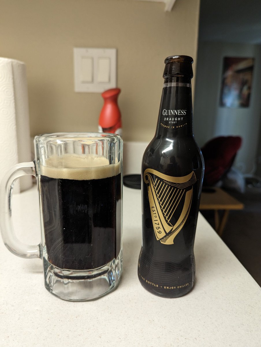 Meatwadd2's tweet photo. Nothing like a nice cold one 😎👍🍺 Cheers @xMewess ! #guinesstime #dayoff https://t.co/n4IspnelRj