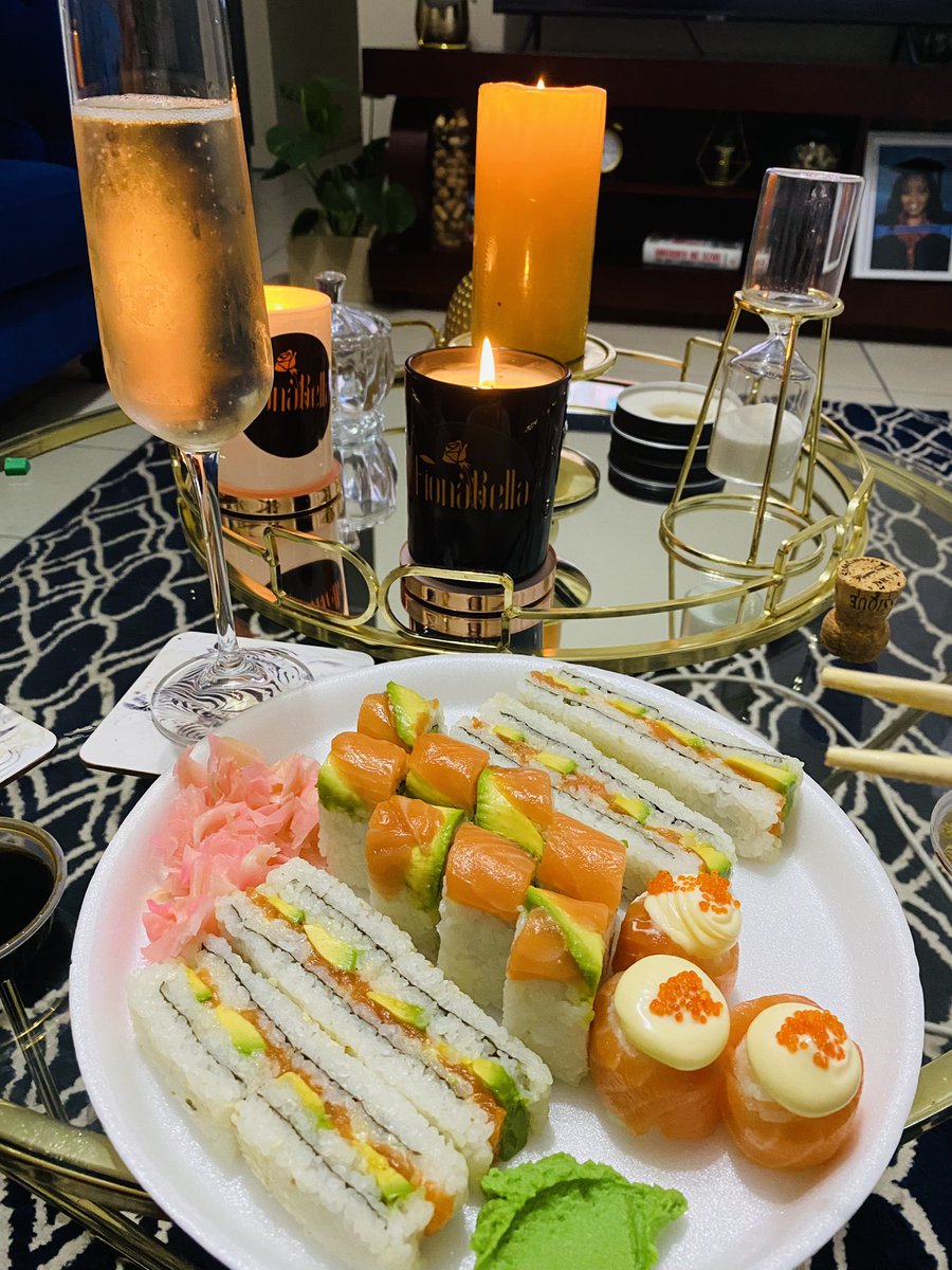Khazi_Rinae's tweet photo. Candlelit dinner for one😍🤌🏾#FridayNightThings #Sushi&ChampersTypaEvening #SpoilingMyself😌 https://t.co/xjRqxAipnZ