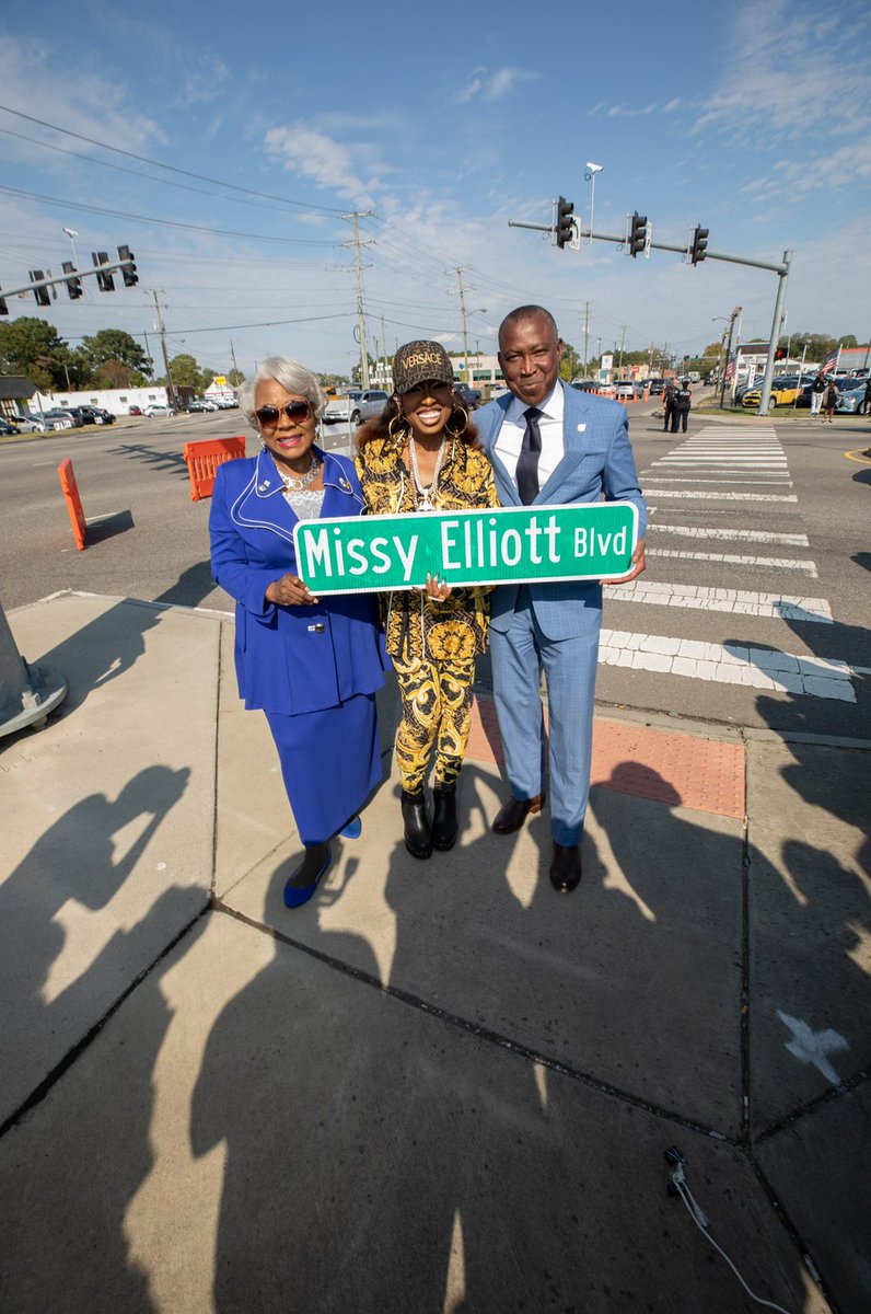 MissyElliott's tweet photo. Thank you Portsmouth Va #757 &amp; everyone who made the #MissyElliottBlvd even possible I am so humbly GRATEFUL to @IamErinCarter Mayor #ShannonGlover Governor @GlennYoungkin #Kaycolejames @DonScott757 @SenLouiseLucas the Entire City Council of Portsmouth🙌🏾 https://t.co/KA5cMizqDH