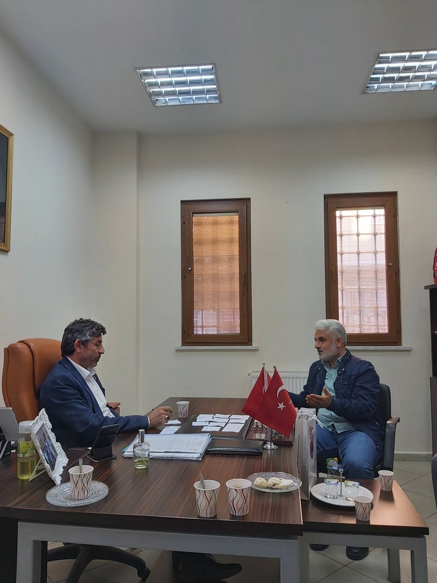 Chp Bağcılar İlçe Muhtarlar Eğitim Kurumları,Şehit ve Gaziler Komisyonumuz olarak, Hürriyet mahallesi Muhtarımız Sn.Necip Çakır'ı Ziyarette bulunduk mahallemizi,gündemi sorunları konuştuk istişarelerde bulunduk ,misafirperverliklerinden dolayı kendisine Teşekkürederiz .