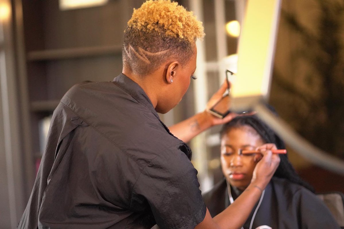 GirlsLikeMeProj's tweet image. Shoutout to Ladwina Holmes for making our talent look and feel so beautiful! Make sure you check her out . styleseat.com/m/v/makeupbyla…  #cdog #glmpi #mua