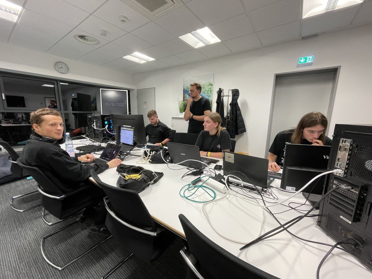 FraunhoferLemgo's tweet image. Lets Go #AIChallengeDays!🎉 Die Teilnehmenden haben die SmartFactoryOWL eingenommen.
Thema der #Challenge: Vorhersage des Energieverbrauchs von bestimmten Peripheriemodulen. Das langfristige Ziel dabei ist, eine optimierte Nutzung von erneuerbaren Energie zu ermöglichen.