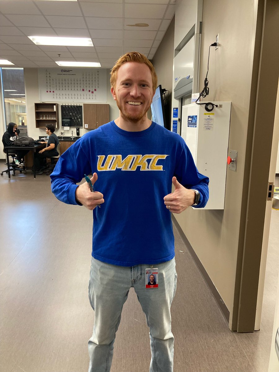 OWAdvising's tweet photo. Thank you staff for showing off your AWESOME college colors today!!!!! #collegecolorsday #collegeappweek https://t.co/xYBWJYHp8G