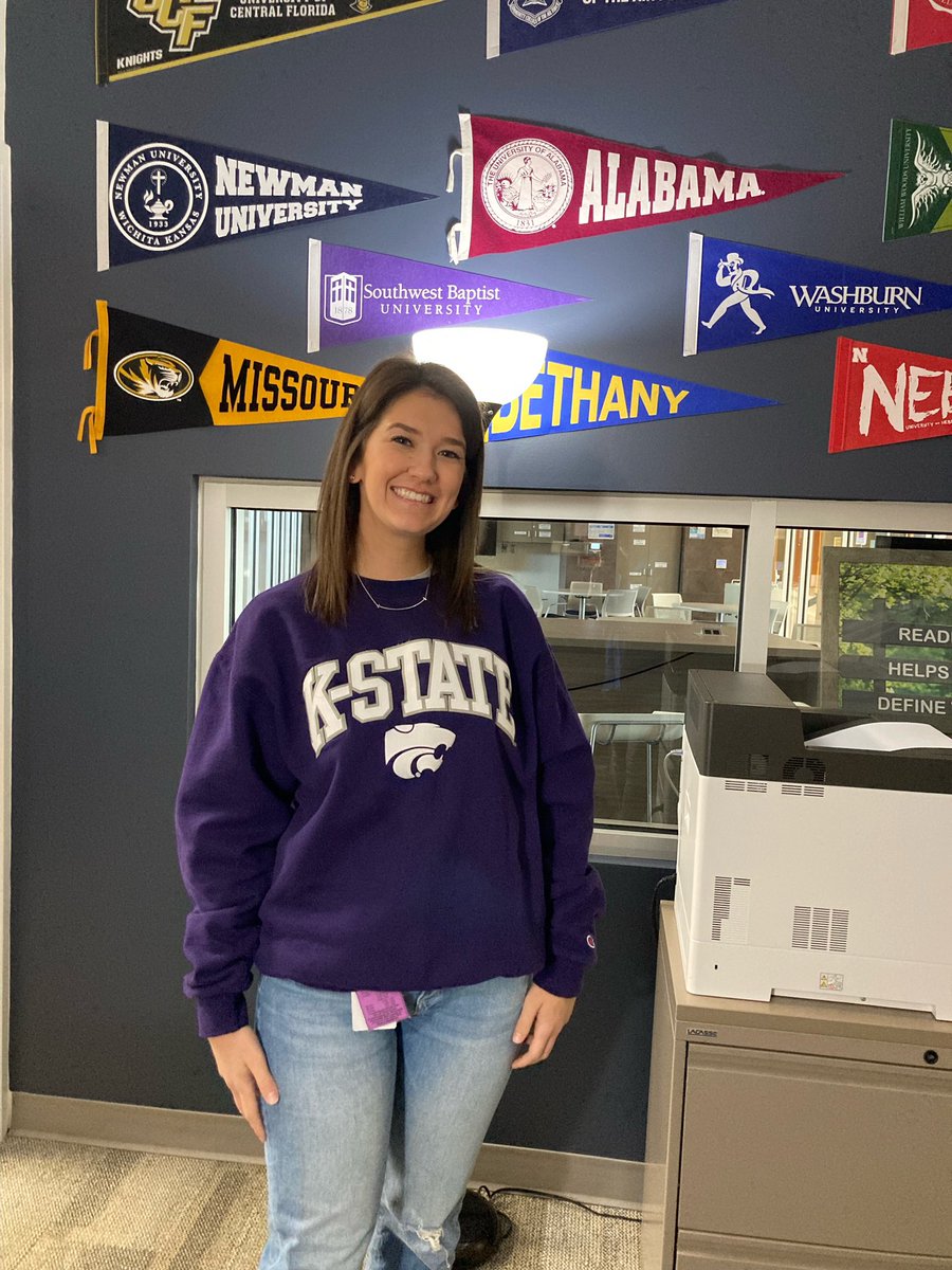 OWAdvising's tweet photo. Thank you staff for showing off your AWESOME college colors today!!!!! #collegecolorsday #collegeappweek https://t.co/xYBWJYHp8G