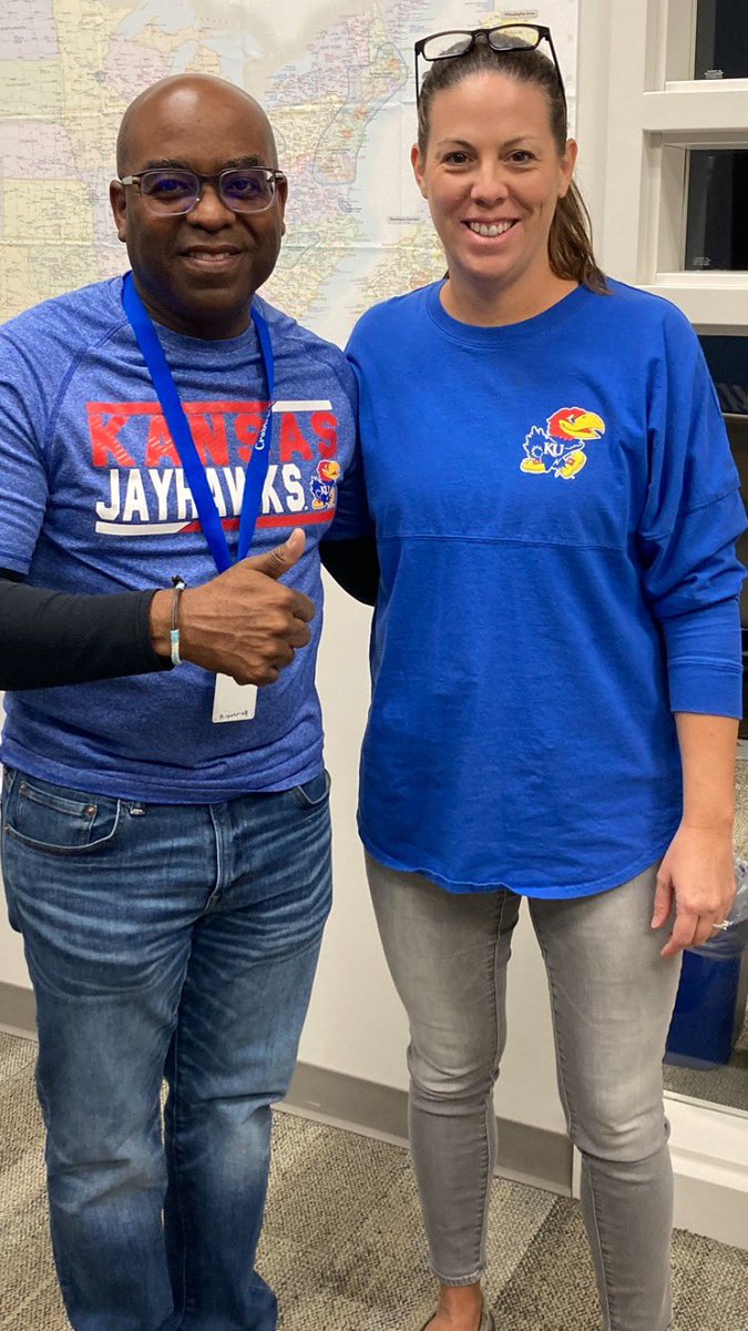 OWAdvising's tweet photo. Thank you staff for showing off your AWESOME college colors today!!!!! #collegecolorsday #collegeappweek https://t.co/xYBWJYHp8G