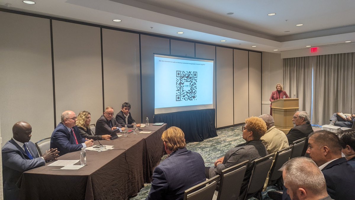 mhh2424's tweet photo. Great audience with a great panel on a great subject--connected and automated vehicles--at the #aashtoam @aashtospeaks Where Do We Go from Here with CAVs? https://t.co/dQgYQb3bF2